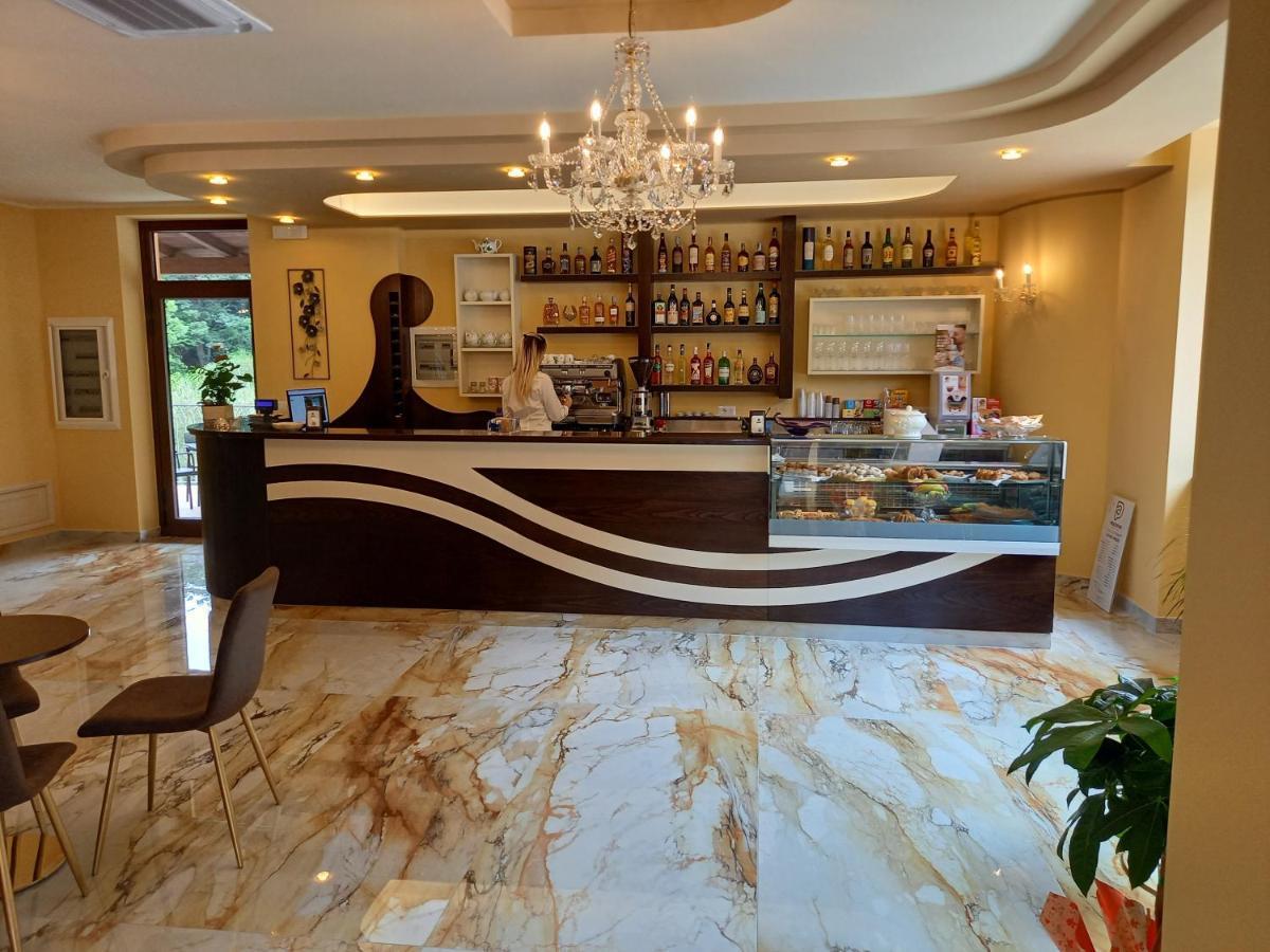 Hotel Ristorante Villa Terry Lauria Inferiore Exterior photo